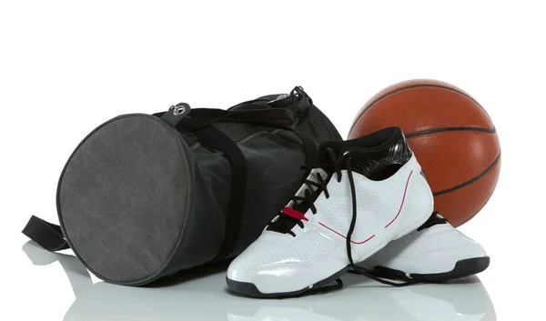 Bolsa de ginástica com basquete e sapatos Fotografias De Stock Royalty-Free