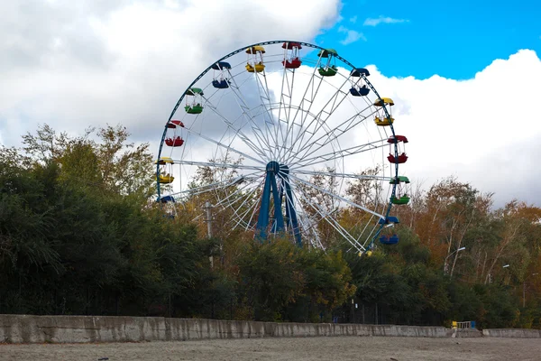 公園は、ビーチそばに位置しています — ストック写真