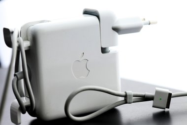 Apple şarj cihazı