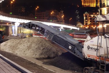 gece yolda çalışma Ekskavatör