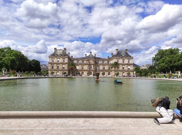 Jardines Luxemburgo Palacio Con Nubes Hinchadas París Francia — Foto de Stock