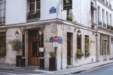 Paris, Fransa - Mayıs 2022: Paris 'te Sokaklar