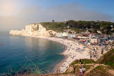 Etretat, Fransa - Mayıs 2022: Etretat, Normandiya, Fransa