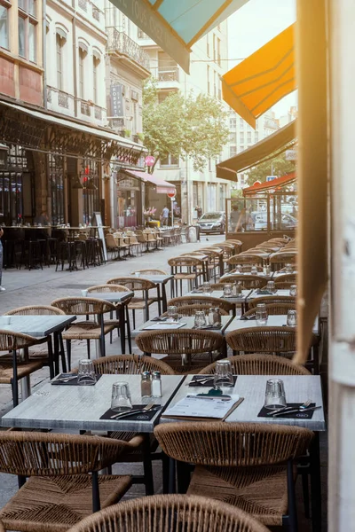 Lyon Frankrijk Juni 2022 Tafels Een Gezellig Restaurant Straat Wijk — Stockfoto