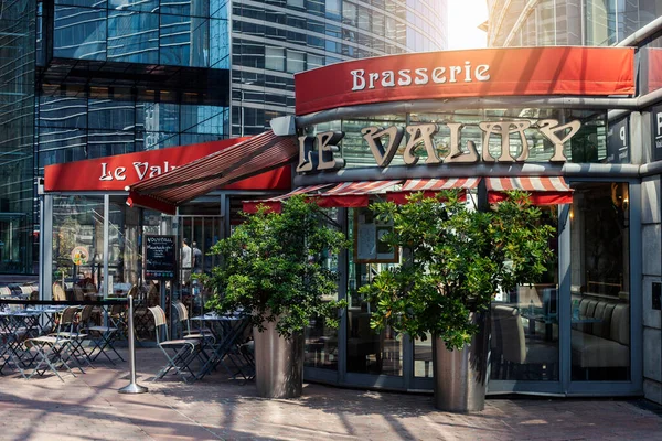 Paris Frankrike Juni 2022 Brasserie Valmy Traditionell Fransk Restaurang Defense — Stockfoto