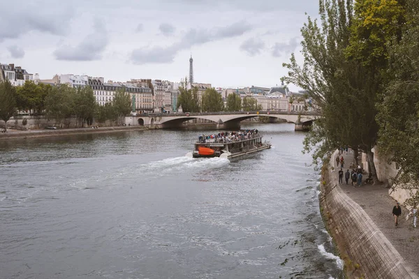 Παρίσι Γαλλία Ιουνίου 2022 Σηκουάνας Ποταμός Στο Παρίσι Πλοίο Αναψυχής — Φωτογραφία Αρχείου