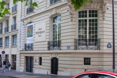 PARIS, FRANCE - 29 Haziran 2022: Yves Saint Laurent Müzesi