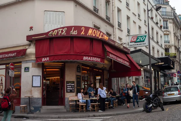 Paris França Julho 2022 Dois Moinhos Uma Brasserie Café Paris — Fotografia de Stock