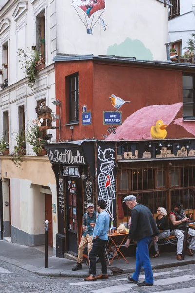 Paris França Julho 2022 Rua Acolhedora Com Mesas Café Paris — Fotografia de Stock