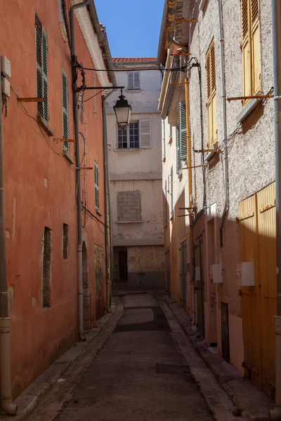 Hyres France August 2022 Narrow Street Yellow Houses Mediterranean Style — Stock Photo, Image