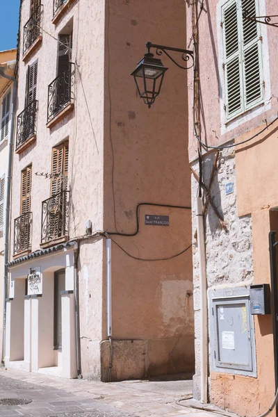 Hyres France August 2022 Narrow Street Yellow Houses Mediterranean Style — Stockfoto