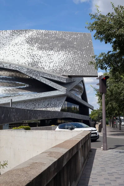 Paris France August 2022 Paris Philharmonic Huge Aluminum Building Shiny — Stock fotografie