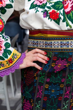 KYIV, UKRAINE - 03 Ekim 2022: Vyshyvanka nakışlı geleneksel bir Slav ulusal elbisesidir..