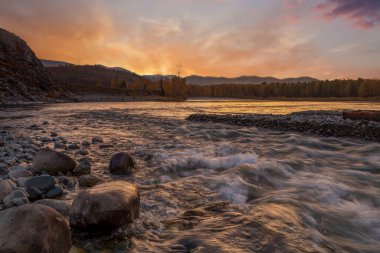 Altai. Multa ve Katun nehirlerinin birleşmesi