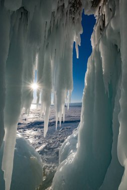 Baykal 'da kış. mavi buz