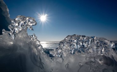 Baykal Gölü. Kıyılarda su sıçraması