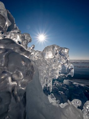 Baykal Gölü. Kıyılarda su sıçraması