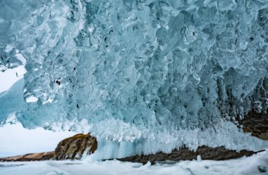 Baykal 'da kış. mavi buz