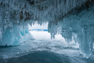 Baykal 'ın şeffaf buzu