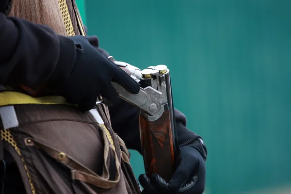 Waffe in der Hand — Stockfoto