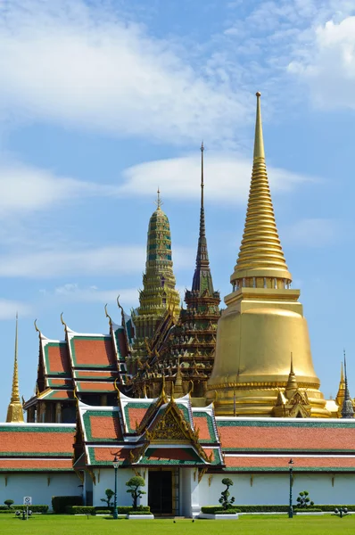 Thai tempel im prachtvollen palast — Stockfoto