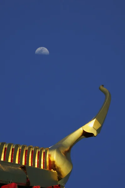 Gable apex and moon, Thailand — Stock Photo, Image