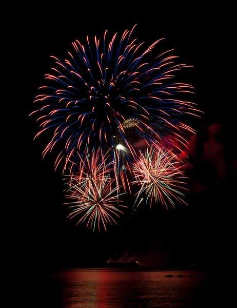 Feuerwerk im Meer — Stockfoto