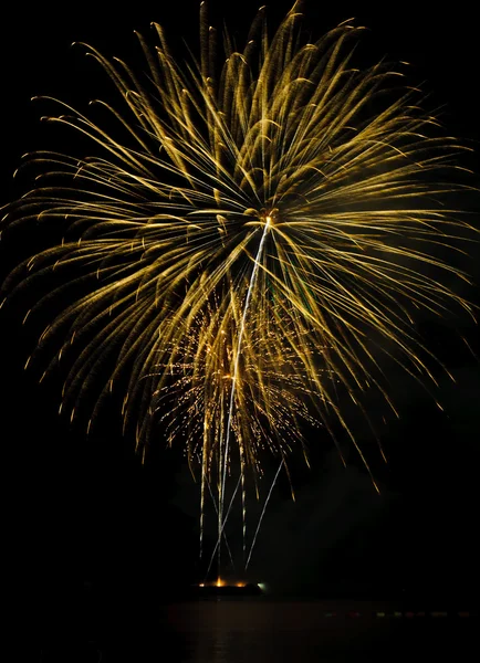 Feux d'artifice dans la mer — Photo