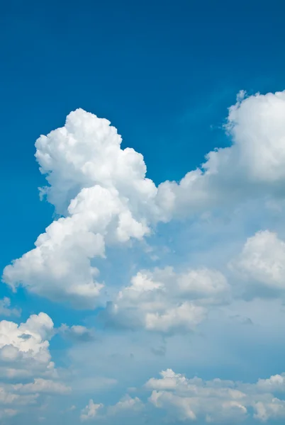 Nube y cielo azul — Foto de Stock