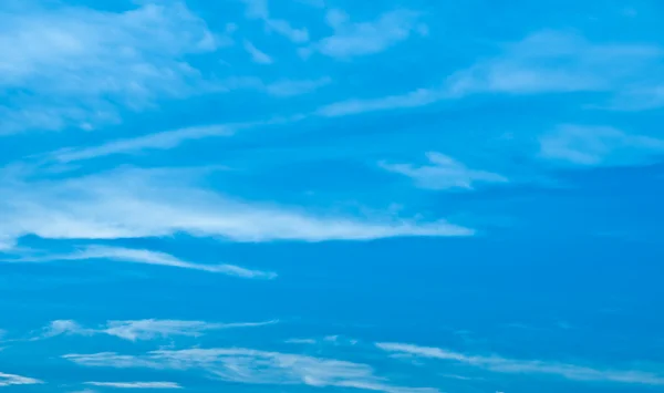 Nube y cielo azul — Foto de Stock
