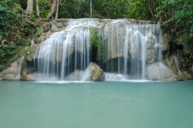 Erawan şelale
