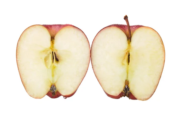 红苹果切成两半 — 图库照片