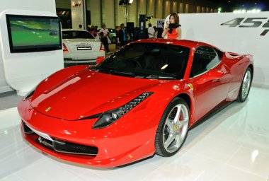 bir ferrari 458 itatia