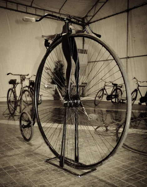 Hermosa bicicleta vintage — Foto de Stock