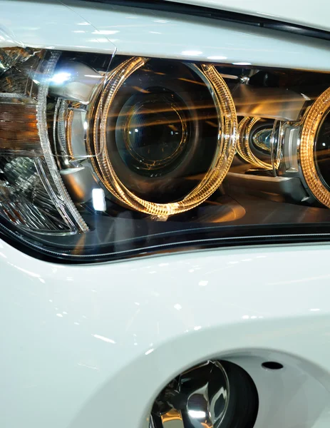 Luzes dianteiras de BMW — Fotografia de Stock