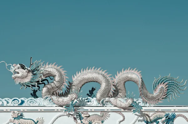 Dragon Statue on the roof — Stock Photo, Image