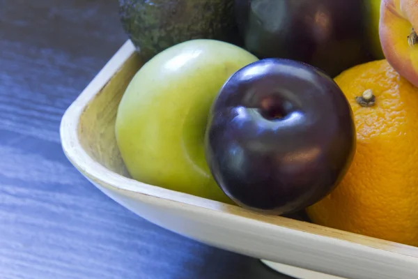 Bol à fruits Prune Avocat — Photo