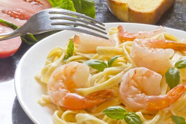 karides fettuccini alfredo