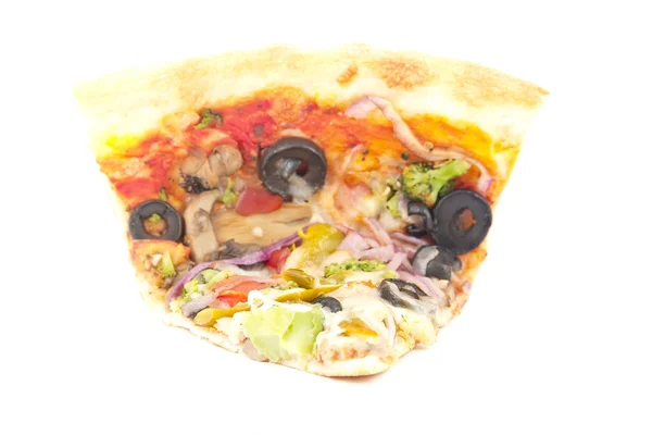 Gemüse-Oliven-Pizza-Scheibe — Stockfoto