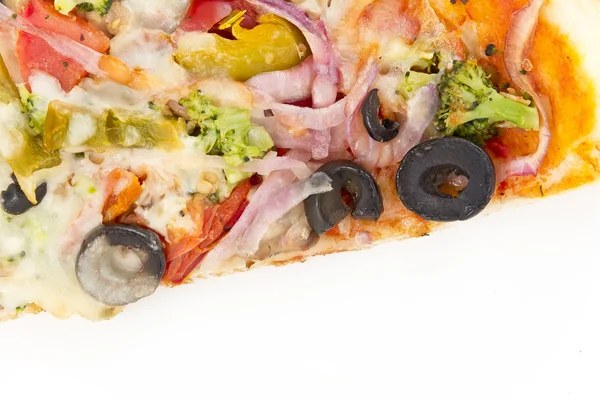 Gemüse-Oliven-Pizza-Scheibe — Stockfoto