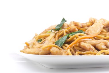 tavuk Çin lo mein