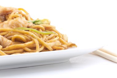 tavuk Çin lo mein