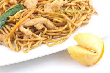 tavuk Çin lo mein