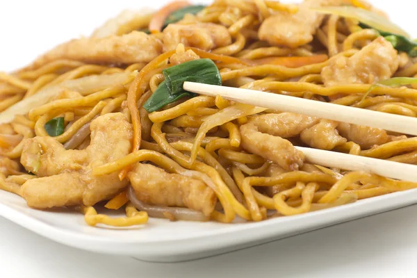 tavuk Çin lo mein