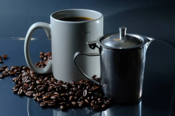 Caffè Caldo Mattutino Con Chicchi Caffè Tostati Freschi — Foto Stock