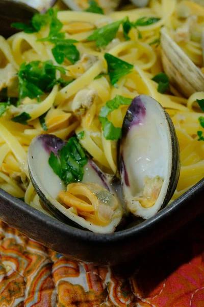 Linguine Littleneck White Wine Clam Sauce Parsley Garnish — Stock Photo, Image