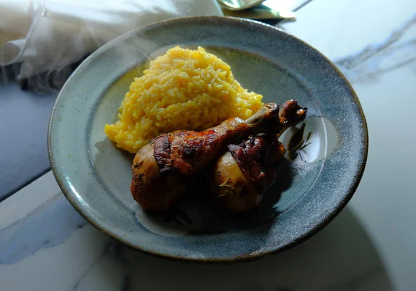 Cena Peruana Pollo Brasa Patas Pollo Con Risotto Arroz Aji — Foto de Stock