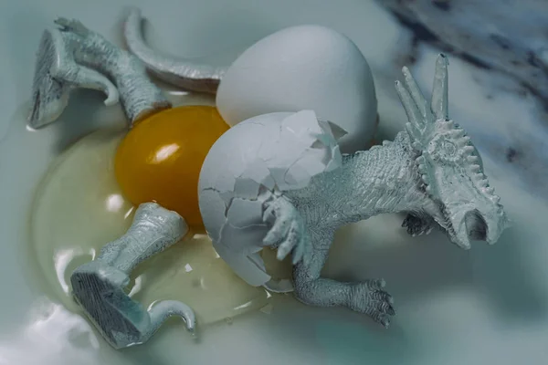 Creepy Abstract Hatched Dead Dinosaur Egg Yoke Concept — Stockfoto