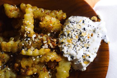 Fancy everything bagel seasoning fries recipe with cream cheese dipping sauce