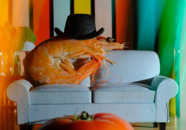 Cool Jumbo Shrimp Chilling Sofa Wearing Top Hat — ストック写真